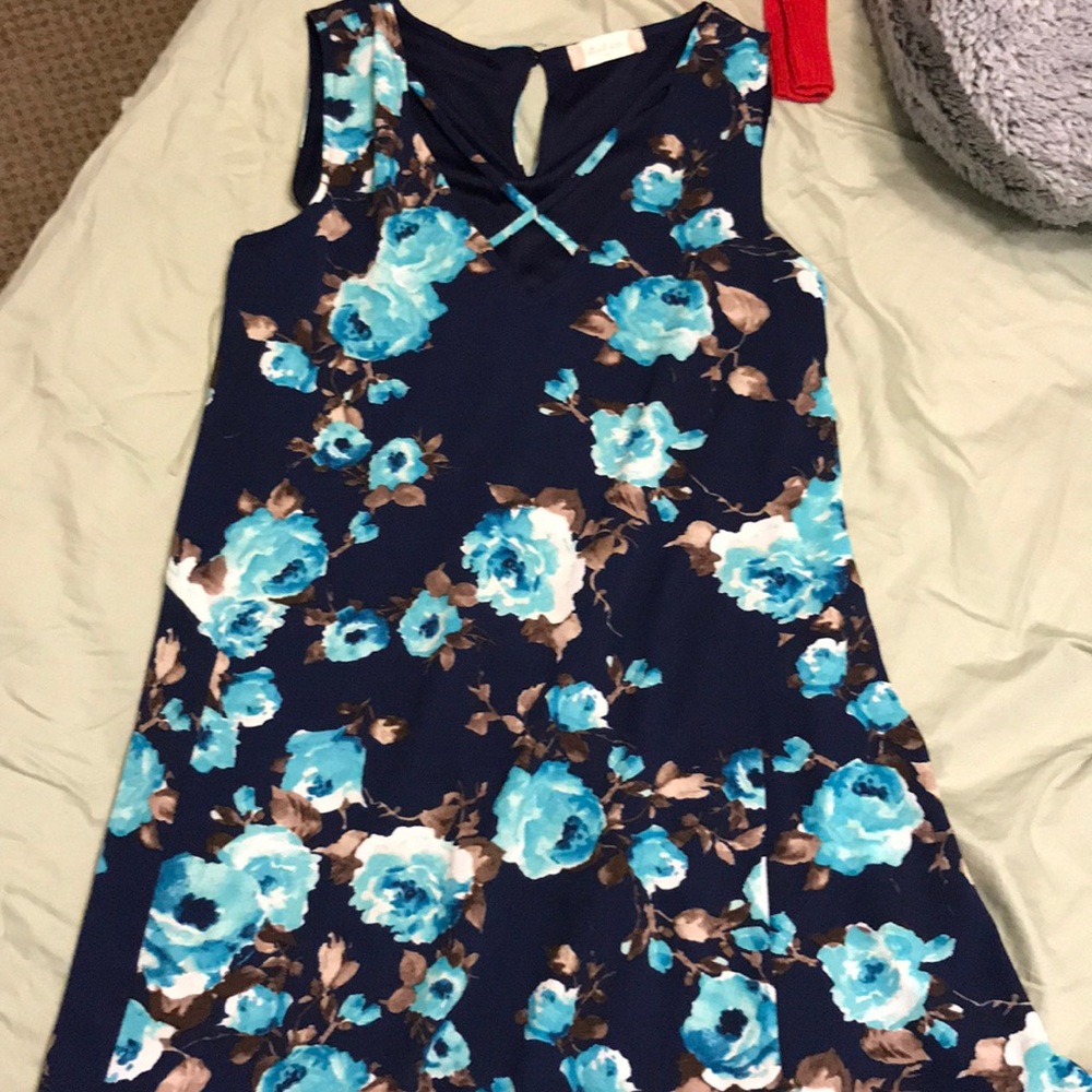 Very cute dress!!